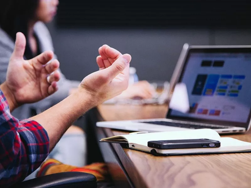 Discussion on practical strategies to make online group projects easier to handle. 